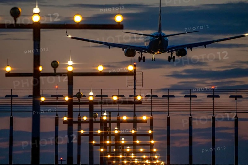 Approach to Düsseldorf International Airport, southern runway, 05R/23L, lighting, North Rhine-Westphalia, Germany, Europe