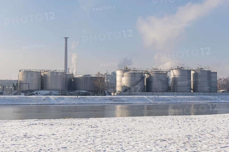 BASF plant site on the Rhine, chemical company, tank farm, foggy mood, snow, Ludwigshafen, Rhineland-Palatinate, Germany, Europe