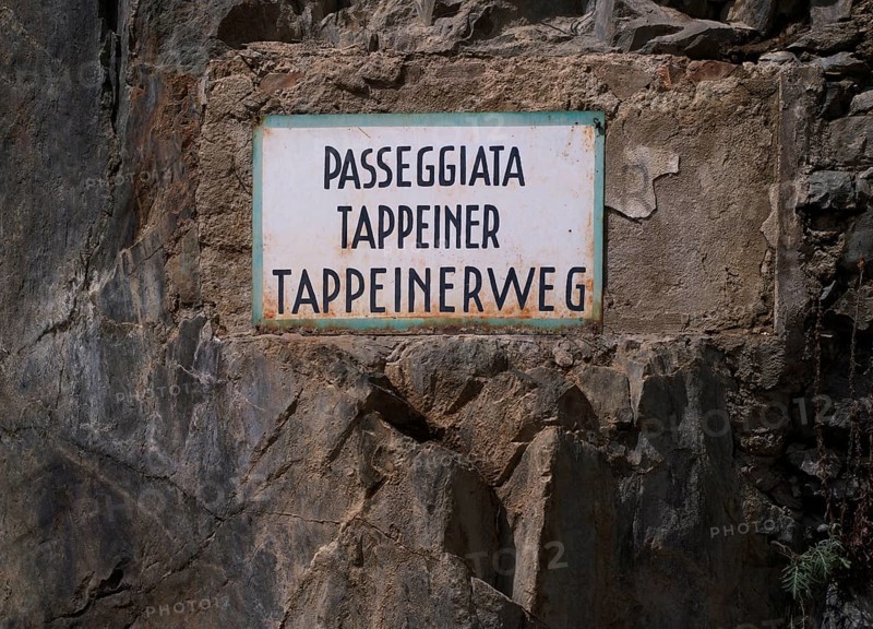Signpost Tappeinerweg, Tappeiner promenade, high-altitude hiking trail, Merano, Meran, South Tyrol, Autonomous Province of Bolzano, Italy, Europe
