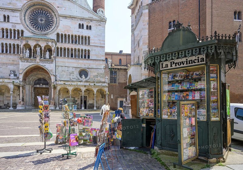 Old newspaper kiosk near the Cathedral of Santa Maria Assunta, Cremona, Province of Cremona, Italy, Europe