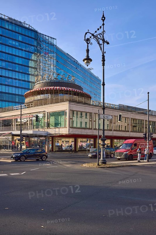 Kranzler Eck shopping centre and historic lantern at the intersection of Kurfürstendamm and Joachimsthaler Straße in Berlin, capital city, independent city, federal state of Berlin, Germany, Europe