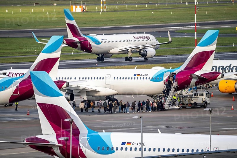 Düsseldorf Airport, Eurowings and Condor aircraft on the apron, on the taxiway to take-off, passengers boarding, Düsseldorf, North Rhine-Westphalia, Germany, Europe