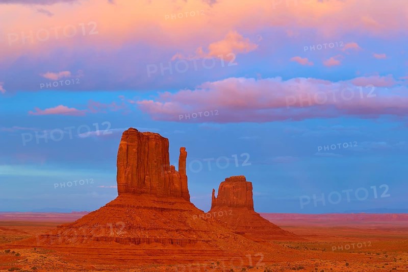 Monument Valley with majestic red sandstone formations in the desert, in sunlight, Monument Valley Navajo Tribal Park, Utah-Arizona, USA, North America