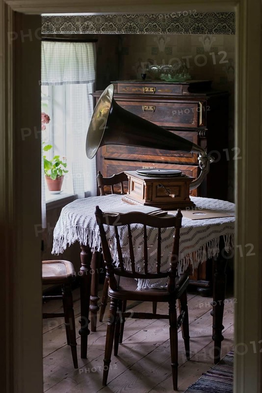 Gramophone in an old Swedish living room, living, lifestyle, history, historical, table, living, old, living space, tradition, traditional, music, record player, record, cottage, farmhouse, fern house, country life, furnishing, Sweden, Scandinavia, Europe