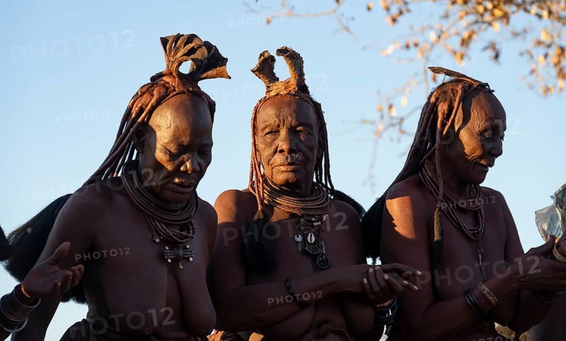 Old traditional Himba woman, portraits, in the evening light, near Opuwo, Kaokoveld, Kunene, Namibia, Africa