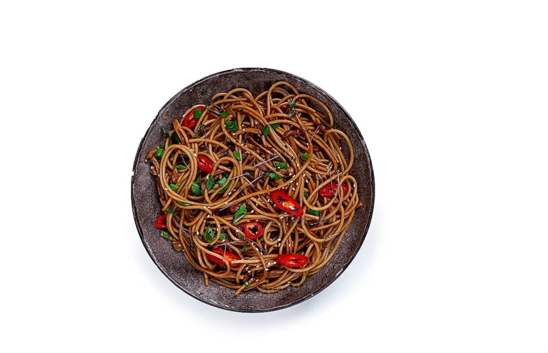 Udon noodles, with shimeji mushrooms, vegetables, in sauce, with sesame seeds, green onions, Asian vegetarian food, horizontal, without people