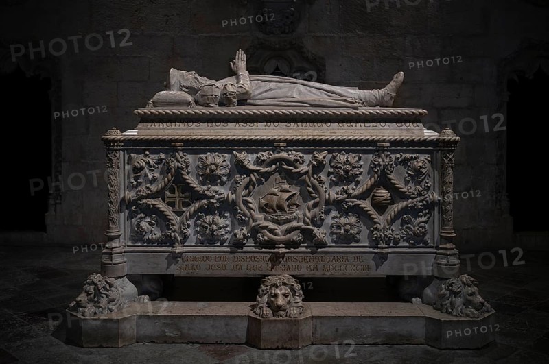 Interior view, tomb of Vasco da Gama, monastery church Igreja Santa Maria de Belém, Hieronymite monastery Mosteiro dos Jerónimos, also Mosteiro de Belém, Belém, Lisbon, Portugal, Europe