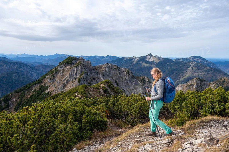 View over the mountain ridge of the Schindergebirge to the Bavarian Schinder, mountaineer on hiking trail to the Austrian Schinder, Bavarian Prealps, Mangfall mountains, Bavaria, Germany, Europe