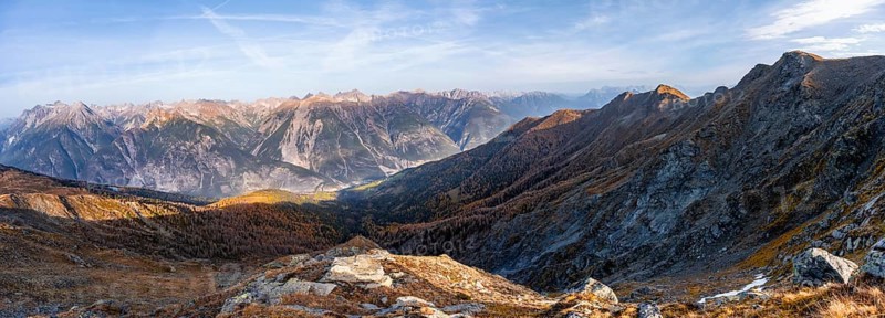 View from the ridge of the Venet to the mountain panorama of the Parzinn Group of the Lechtal Alps, yellow larches in autumn, Venet crossing, Ötztal Alps, Tyrol, Austria, Europe