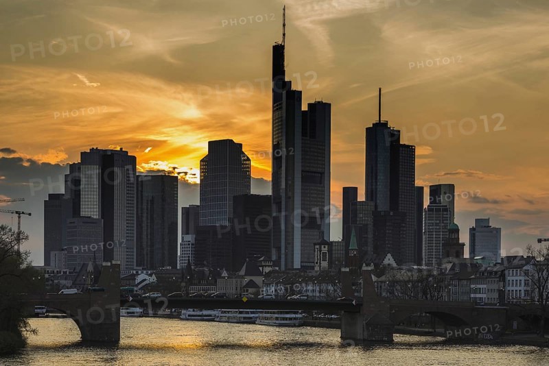 Skyline and banking district at sunset, Daemmerung, Tower 185, Commerzbank, HelaBa, Hessische Landesbank, Alte Brücke, Frankfurt am Main, Hesse, Germany, Europe