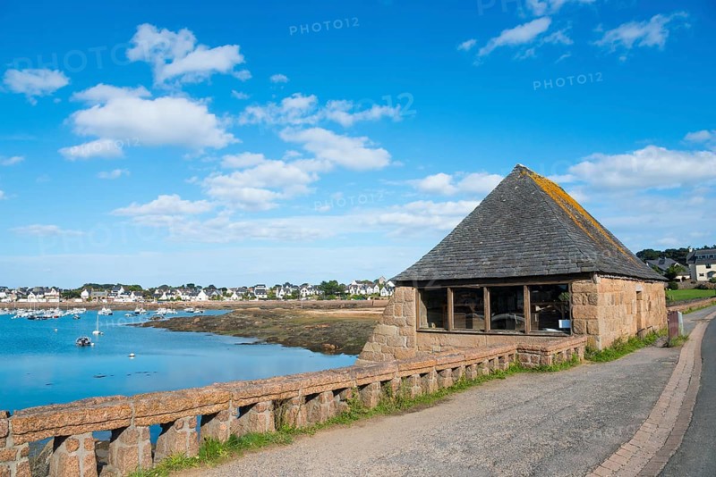 A stone house on the coast under a clear blue sky, Grand Traouïero tidal mill, Moulin à marée du Grand Traouïero, Trégastel, Tregastel, Côte d'Armor, Brittany, France, Europe