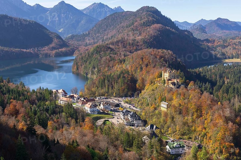 Idyllic valley with autumn-coloured forest, enchanting mountains and a tranquil lake, Schwansee, Hohenschwangau Castle, Schwangau, Ostallgäu, Allgäu, Swabia, Upper Bavaria, Bavaria, Germany, Europe