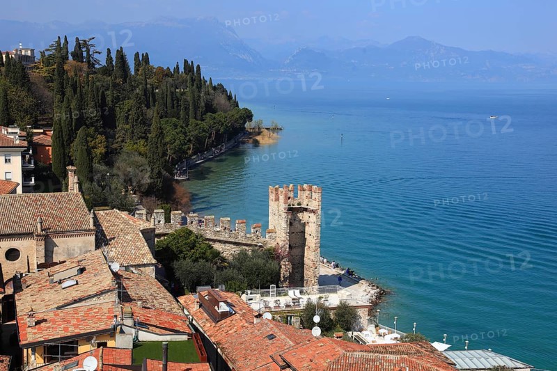 Old town centre of Sirmione on the southern shore of Lake Garda, province of Brescia, Lombardy, Italy, Europe