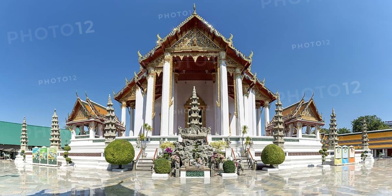 Wihan Luang (the Great Chapel is the centrepiece of the temple and houses the impressive Buddha statue Phra Si Sakyamuni, which dates back to the Sukhothai era and is one of the largest seated Buddha statues in Thailand), Wat Suthat Thepwararam, Royal Temple, Phra Nakhon, Bangkok, Thailand, Asia