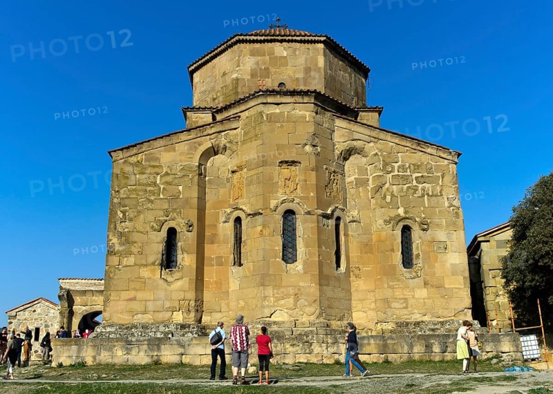 Tourists look at the east façade of the Jvari Church of the Cross, Jvari Monastery, UNESCO World Heritage Site near Mtskheta, Georgia, Asia