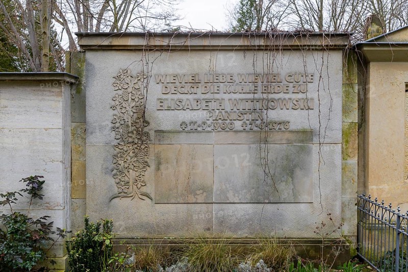The Loschwitz cemetery is the second burial ground in Dresden's Loschwitz district that is still in use today, alongside the disused church cemetery of the Loschwitz church. Inaugurated around 1800, it has been a listed building since 1985 due to its numerous valuable artists' graves. Elisabeth Wittkowski, pianist, Dresden, Saxony, Germany, Europe