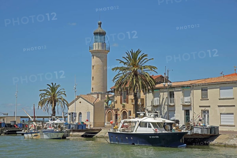 Marina with yachts and lighthouse, Quai Général de Gaulle, Mediterranean Sea, harbour, quay, houses, General, Le Grau-du-Roi, Gard, Camargue, Provence, France, Europe
