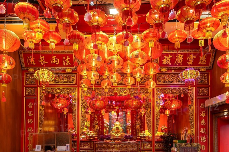 Lanterns in the Chinese Buddhist temple Wat Mangkon Kamalawat in Chinatown, Bangkok, Thailand, Asia