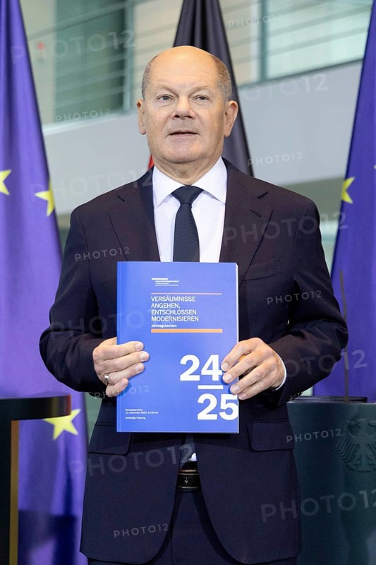 Olaf Scholz (Chancellor of the Federal Republic of Germany, SPD) at the acceptance of the 2024/2025 annual report entitled Addressing failures, modernising with determination by the German Council of Economic Experts at the Federal Chancellery on 13 November 2024