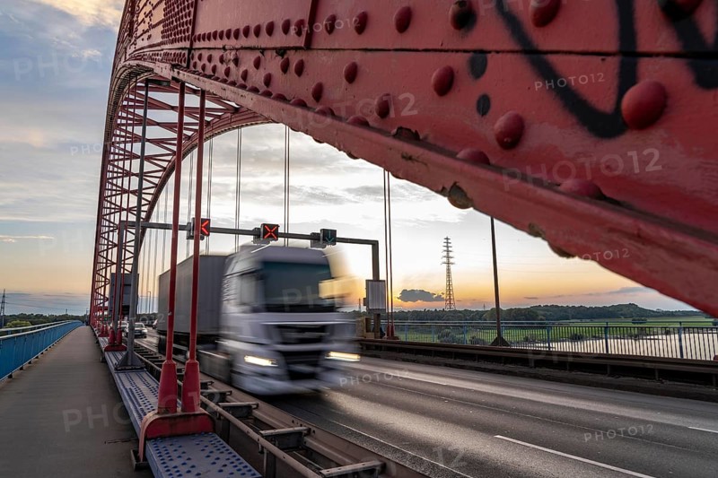 The Bridge of Solidarity, the longest tied-arch bridge in Germany, over the Rhine from Duisburg-Hochfeld to DU-Rheinhausen, the road bridge is dilapidated and has to be rebuilt, many thousands of lorries from the Logport port and cars use the bridge every day, new construction by 2040, Duisburg, North Rhine-Westphalia, Germany, Europe