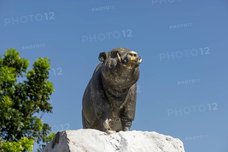 Saha Chat Monument (also: Pig Monument) a monument on Khlong Lot opposite Wat Ratchabophit, Phra Nakhon district, Bangkok, Thailand, Asia