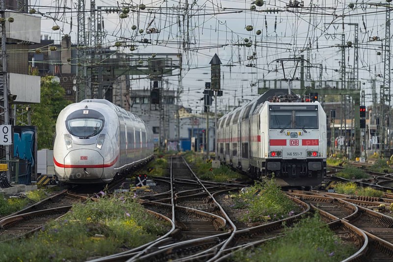 Arriving ICE and departing Intercity, track apron of Cologne Central Station, Cologne, North Rhine-Westphalia, Germany, Europe
