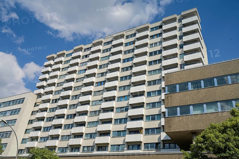 Residential tower block, Potsdamer Straße, Tiergarten, Mitte, Berlin, Germany, Europe