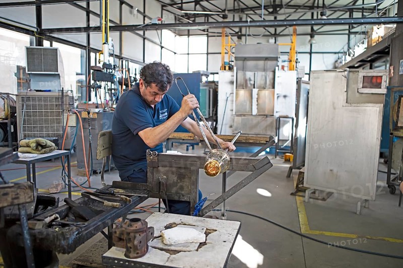 Glassblower, 46 years old, at work, Royal Glass Factory La Granja de San Ildefonso, Province of Segovia, Castile and Leon, Spain, Europe