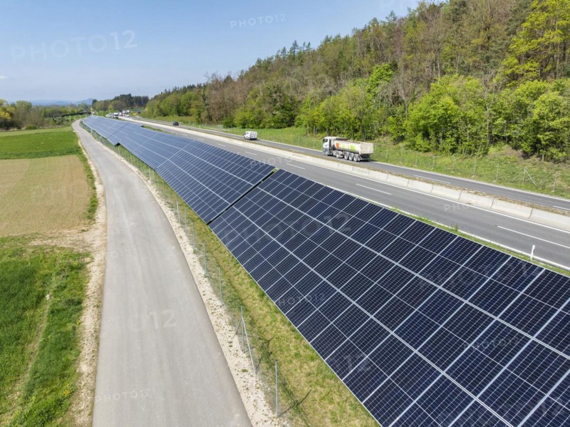 Aerial photo, solar modules, solar park, photovoltaics, power generation from solar energy on a noise barrier on the B33 federal road between Markelfingen and Allensbach, Constance district, Baden-Württemberg, Germany, Europe