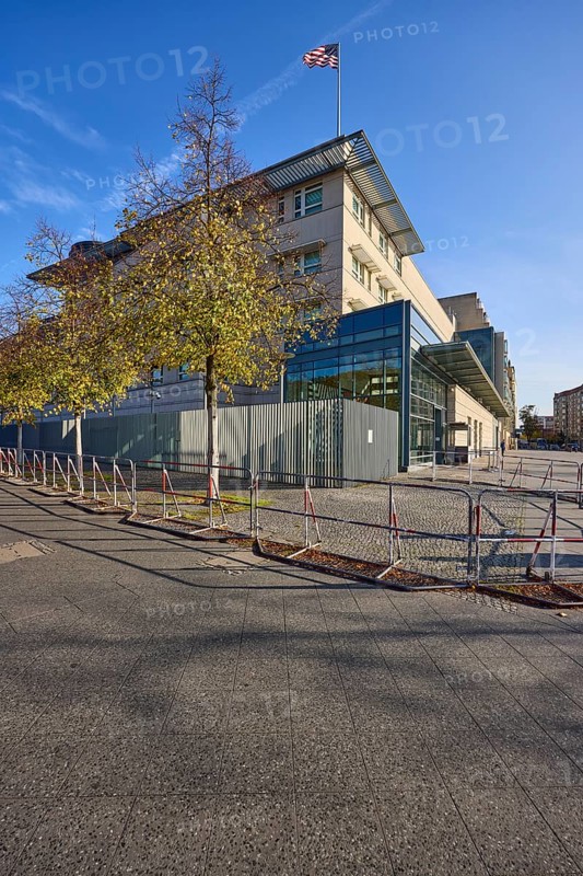 Embassy of the USA with American flag in Berlin, capital, independent city, federal state Berlin, Germany, Europe