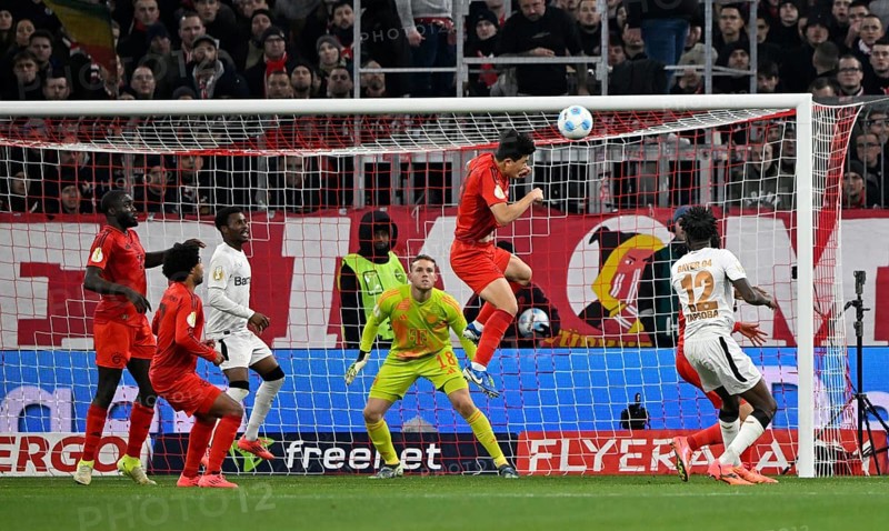 Penalty area scene, Goal area scene Matthijs de Ligt FC Bayern Muenchen FCB (04) clears, Action, Goalkeeper Daniel Peretz FC Bayern Muenchen FCB (18) DFB Cup round of 16, Allianz Arena, Munich, Bavaria, Germany, Europe