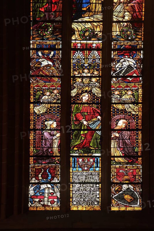 Colourful stained glass window by Alexander Linnemann 1901 with patron saint St. Cecilia for church music and organs - inscription Gloria in excelsis Deo, angels, figures, organ, stained glass, stained glass window, arts and crafts, patron saint, patron saint, interior view, Our Lady, town church, Friedberg, Wetterau, Hesse, Germany, Europe