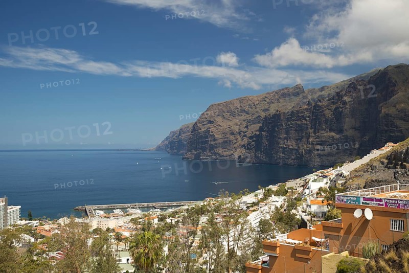 Panorama over the holiday resort of Los Gigantes, behind it the Los Gigantes cliffs, Acantilado de los Gigantes, south-west coast, Tenerife, Canary Islands, Spain, Europe