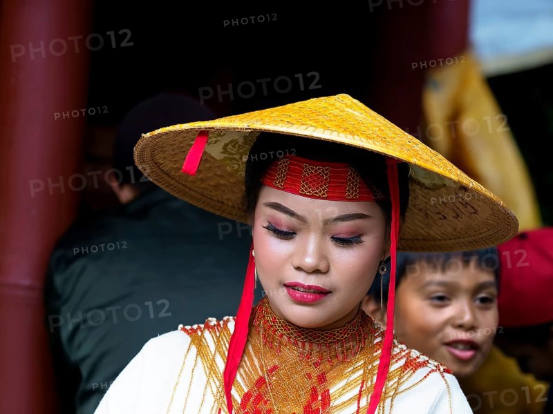 Toraja woman in traditional colourful clothing with rice straw hat, portrait, Tana Toraja, Rantepao, Sulawesi, Indonesia, Asia