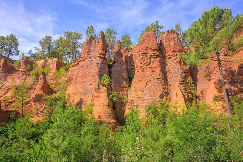 Ochre rocks of Roussillon, Département Vaucluse, France, Europe