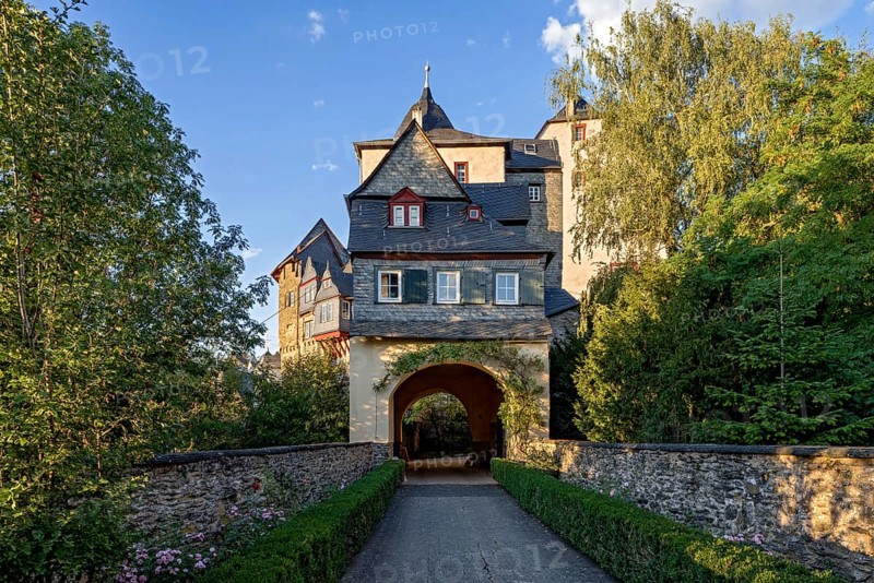 Runkel Castle, entrance with castle gate, hilltop castle from the high Middle Ages, historic old town, Runkel an der Lahn, Limburg-Weilburg, Hesse, Germany, Europe