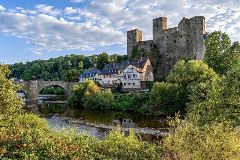Old Lahn Bridge, Runkel Castle, hilltop castle from the high Middle Ages, ruins, historic old town, Romanesque bridge, River Lahn, Runkel an der Lahn, Limburg-Weilburg, Hesse, Germany, Europe