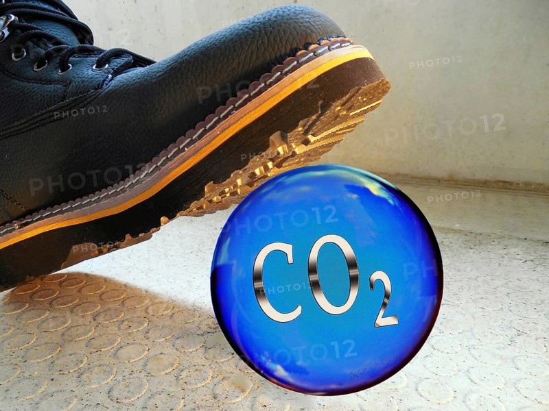 Symbolic image, carbon dioxide CO2, climate protection, climate change, world worth living in, nature conservation, biodiversity, species extinction, industrial emissions, ecosystem diversity, drought, heat, crop failures, drought disasters, famine worldwide, water scarcity, floods, heat records, melting ice