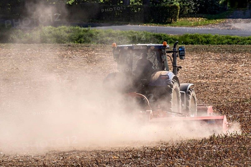 Tractor with plough digging up dried-out soil, large cloud of dust, dust, dry, field, earth, ploughing, digging up, Schwickartshausen, Nidda, Wetterau, Hesse, Germany, Europe