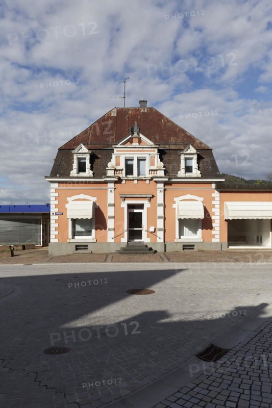 House with classicist façade on Zöllinplatz, spa town of Badenweiler, Black Forest, Markgräflerland, Baden-Württemberg, Germany, Europe