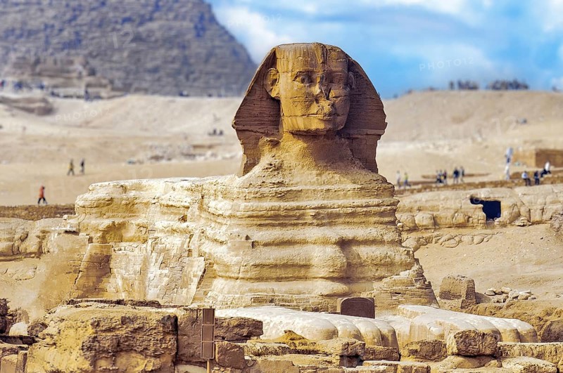 Photo with focus on main subject blurred background of complete full view of Sphinx of Giza from ancient Egyptian time Ancient lion body with human head in half profile, Cairo, Egypt, Africa