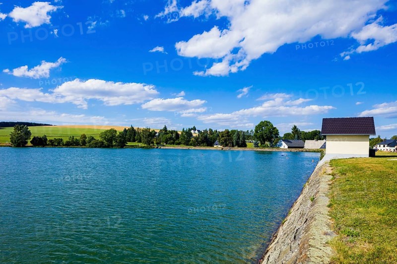 The Untere Großhartmannsdorfer Teich, also known as the Zehntler Teich or Großhartmannsdorfer Großteich, is the largest reservoir in the Freiberg watercourse district in terms of area, Grosshartmannsdorf, Grosshartmannsdorf, Saxony, Germany, Europe