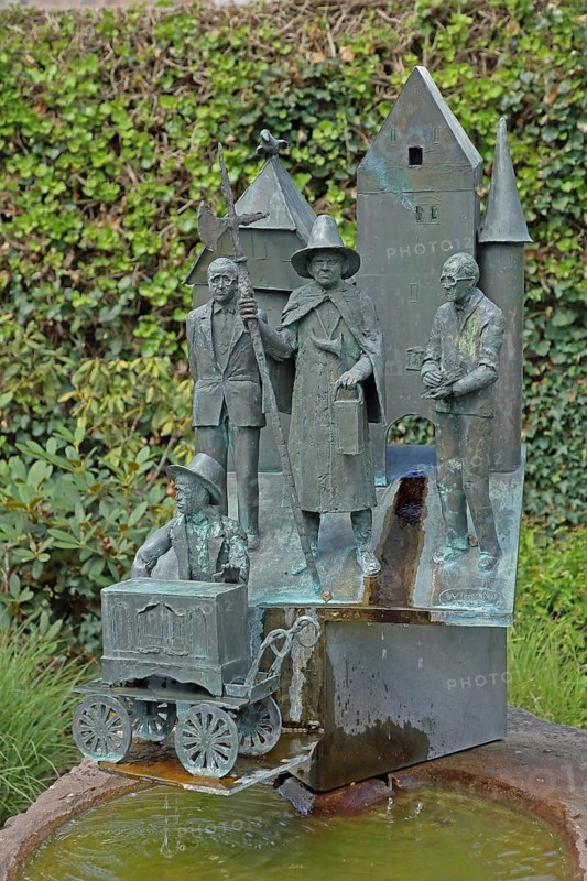Historian's fountain with figures on the town's history, four, sculptures, bronze, barrel organ player, night watchman, lance, fountain, Zell am Harmersbach, Ortenau, Southern Black Forest, Black Forest, Baden-Württemberg, Germany, Europe