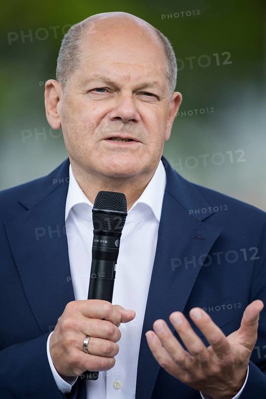 Olaf Scholz (Federal Chancellor, SPD) at the Germany Dialogue on the topic Together for Democracy in the dialogue forum at Celebrating Democracy. / The Basic Law turns 75, together it will be a celebration, Berlin, 24.05.2024