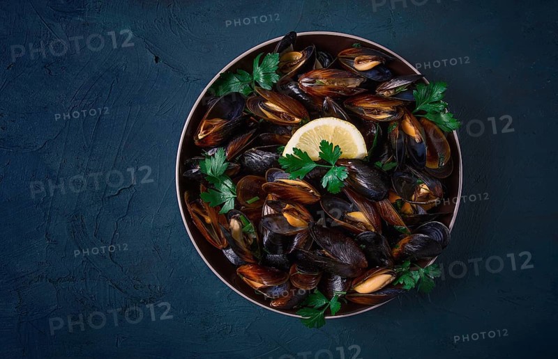 Fresh, Boiled mussels, Black Sea, with parsley and lemon, no people, top view