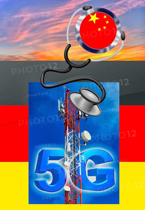 Symbolic image, China cyber attacks, Huawai critical infrastructure, 5G networks, cyber security, worldwide, computer crime, digital IT attacks, economy, energy industry, nuclear power plants, society, hackers, data theft, espionage, malware, phishing attacks, spoofing, passwords, DDOS attacks, competition, secret services, organised crime, Germany, Europe
