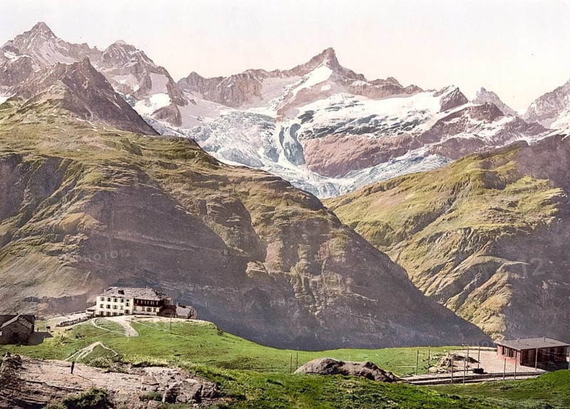 Gornergrat Bahn, Hotel und Bahnhof Riffelberg, Wallis, Alpen, Schweiz / Gornergrat Railway, Riffelberg Hotel and Station, Valais, Alps of, Switzerland, Historical, digitally restored reproduction from a 19th century original, Record date not stated, Europe