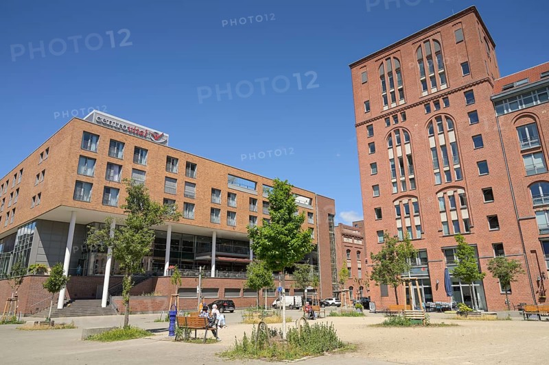 Hotel Centrovital, on the right Katharinenhof retirement home in Uferpalais, former Schultheiß brewery, brewery courtyard, Wasserstadt Spandau, Hakenfelde, Spandau, Berlin, Germany, Europe