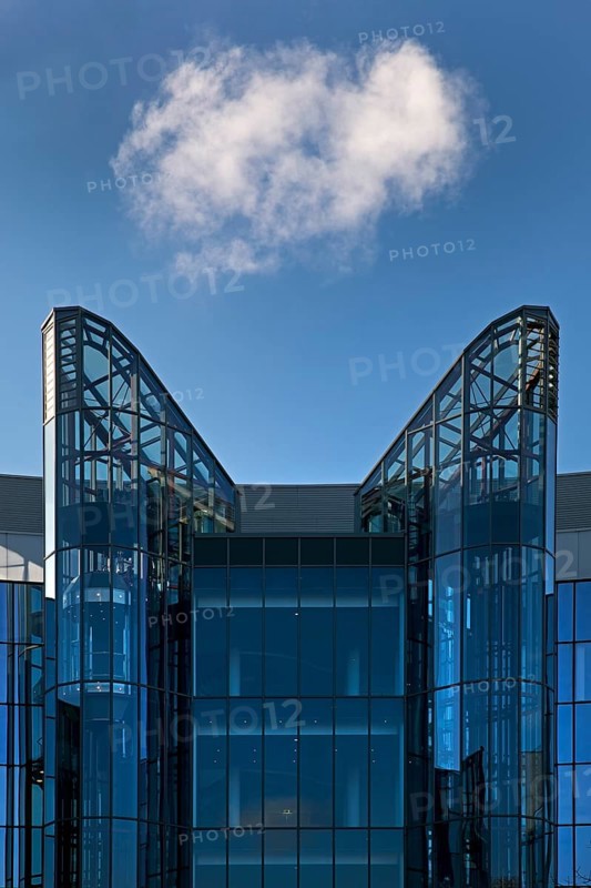Modern, mirrored glass architecture, headquarters of Vantage Towers AG, Prinzenpark, Düsseldorf, North Rhine-Westphalia, Germany, Europe