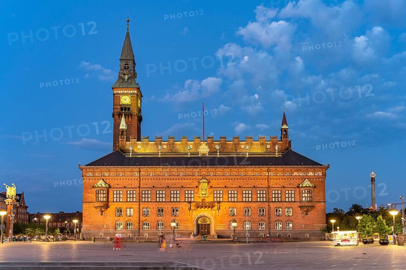 Copenhagen City Hall on the town hall square Rådhuspladsen at dusk, Copenhagen, Denmark, Europe